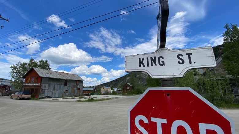 Street sign that says King street infront of an empty lot