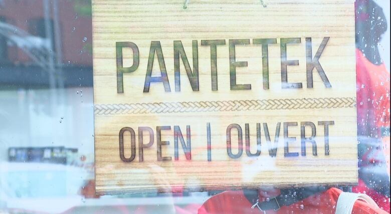 Pantetek store sign