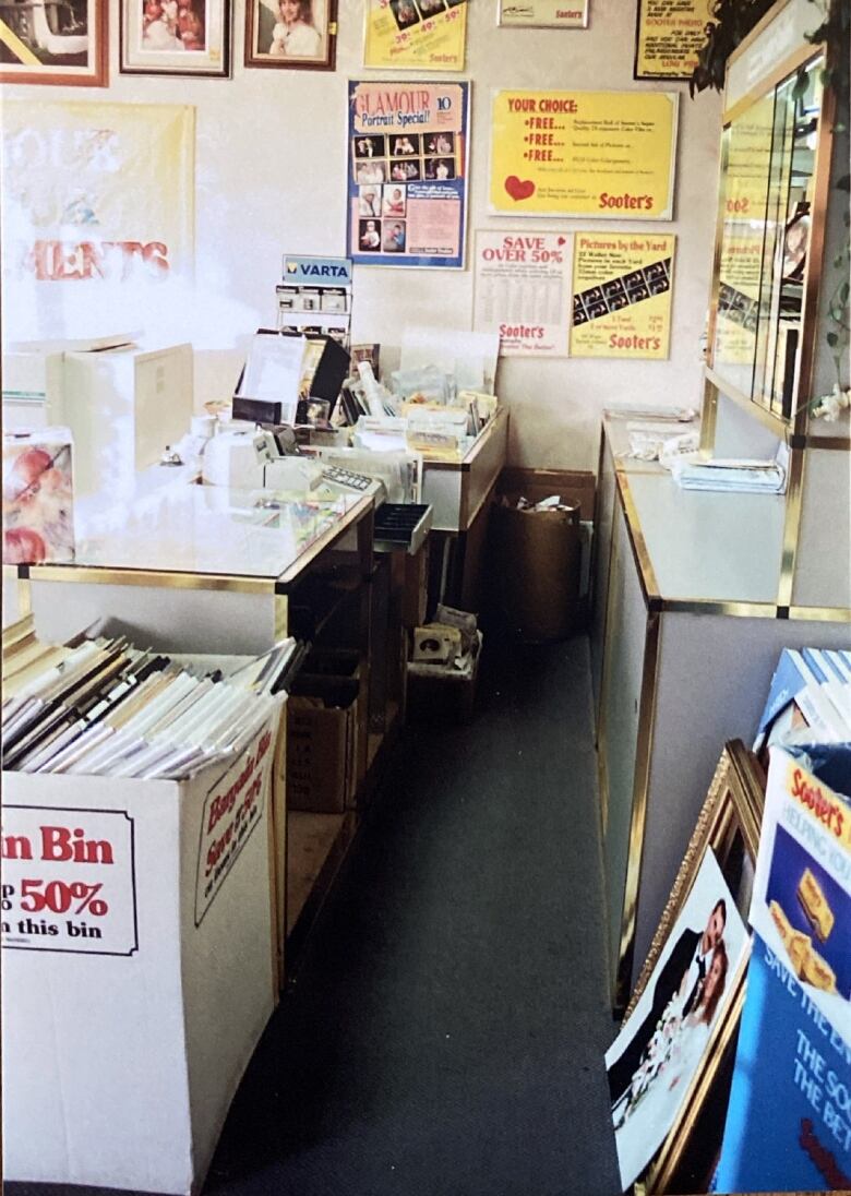 A picture of the front desk of a photo studio.