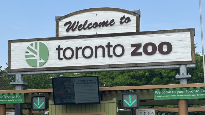 Exterior shot of the Toronto Zoo welcome sign.