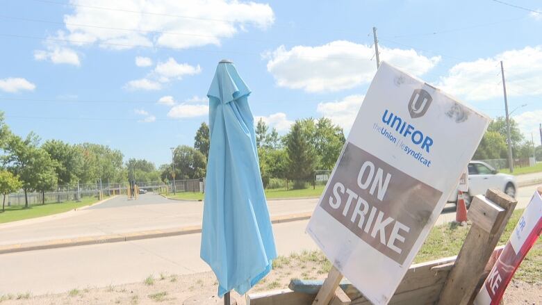 Picket lines at Windsor Salt are coming down following ratification of a new five-year deal between the company and Unifor workers.