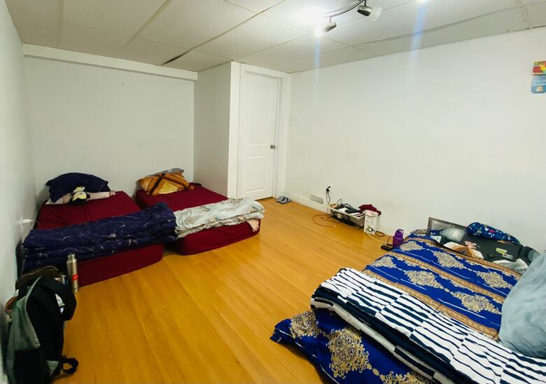 Picture of a master bedroom with three beds on the floor.