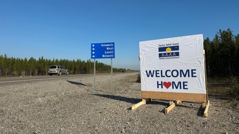 A welcome home sign on road side.