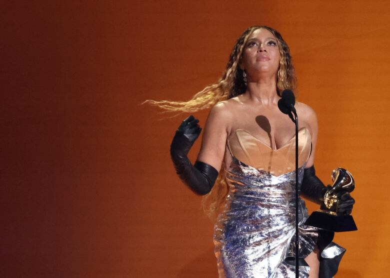 Beyonce accepts the award for Best Dance/Electronic Music Album for 