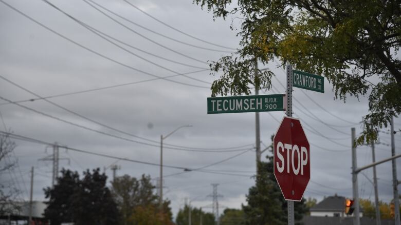 A traffic sign showing Tecumseh Road. 