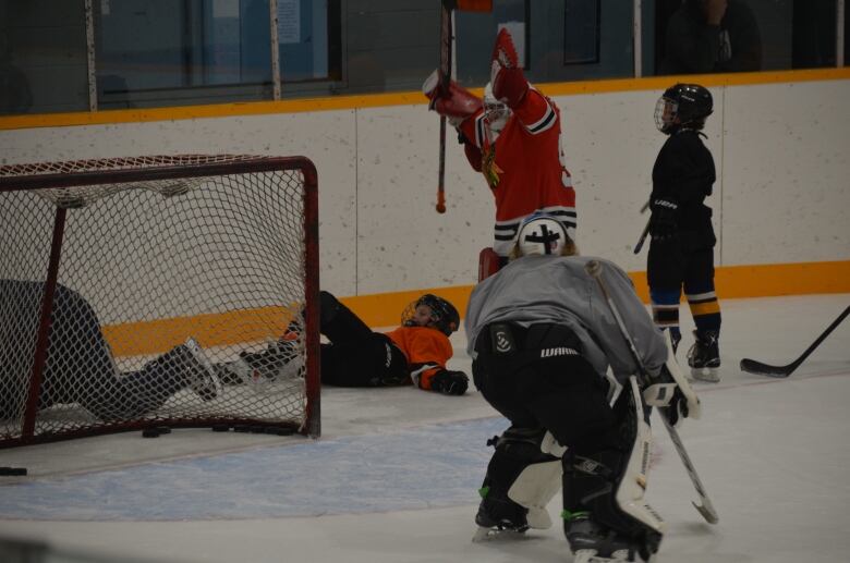 Children playing hockey on the ice 