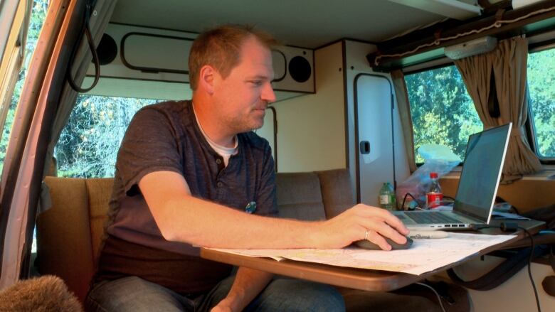 A man sits at a computer.