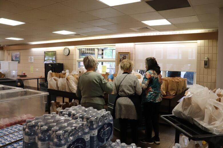 Volunteers packaging dinners. 