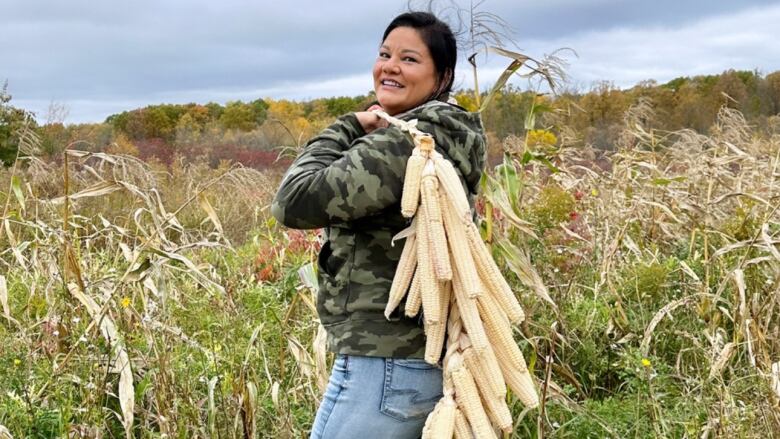 Woman with her braid of corn.