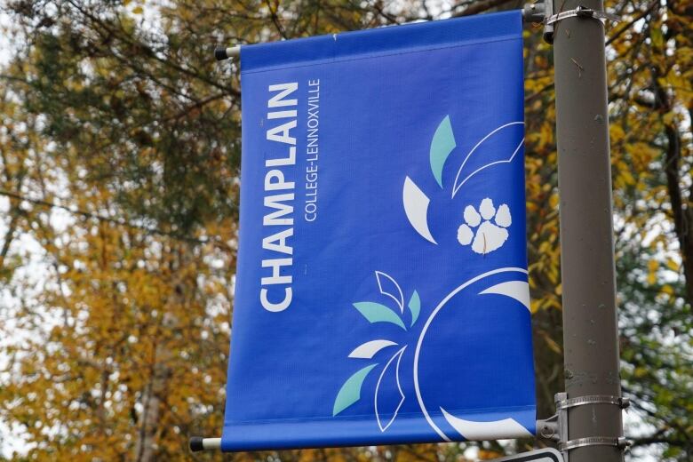 A blue flag that says Champlain College Lennoxville