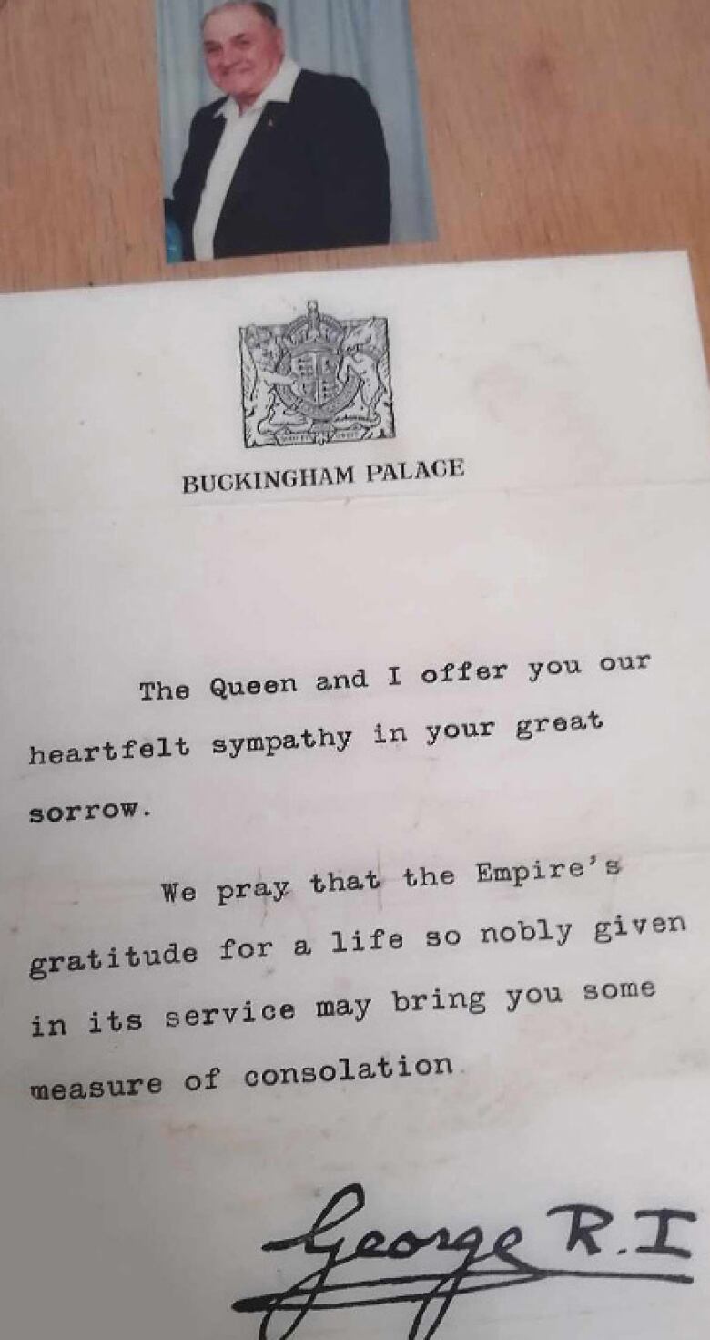 A short typewritten letter under Buckingham Palace letterhead reads, 