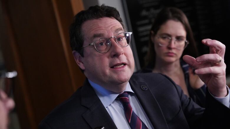 Education minister Bernard Drainville told reporters at the National Assembly Thursday that the government came to a 'common understanding' with English language school boards.