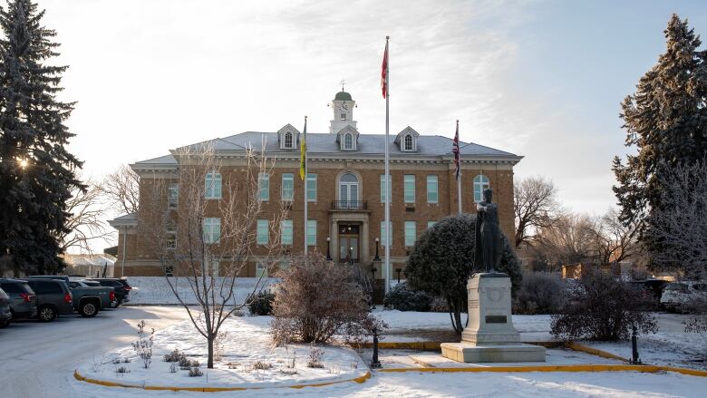 A courthouse sits on a snowy day.