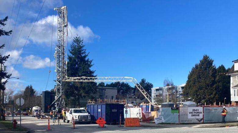 A worksite is pictrued where a crane appears to have collapsed