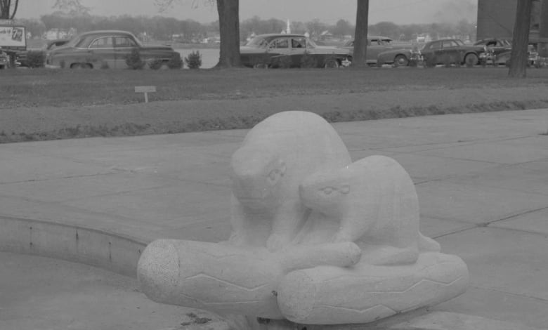 An archival photo of the statue in 1959