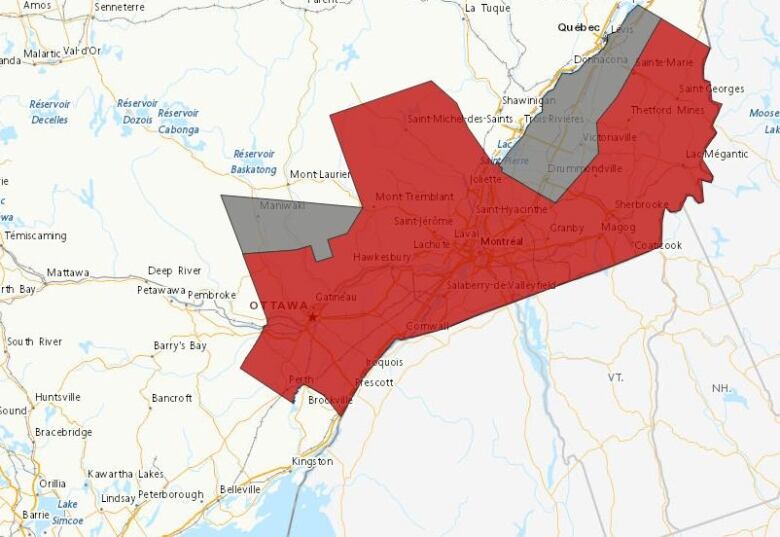 A map of the Great Lakes area with weather warnings on it. A band of red runs through the Ottawa area, with grey around it.