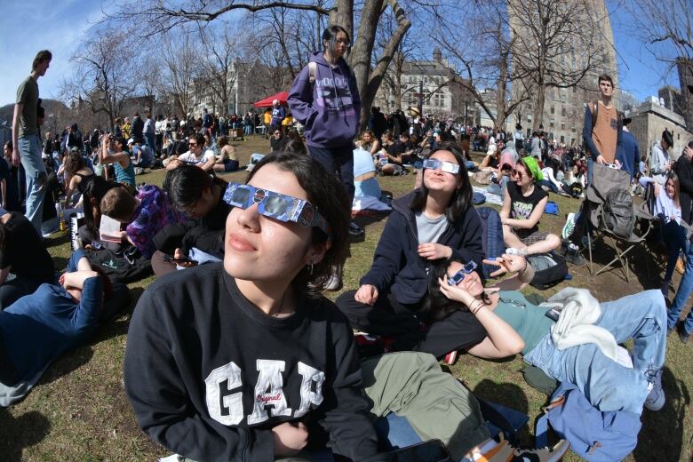 people watching eclipse