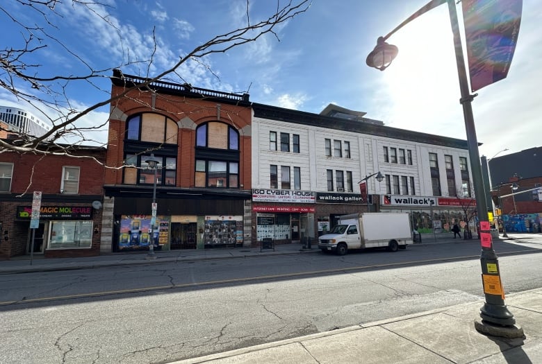 A row of stores with apartments above them.