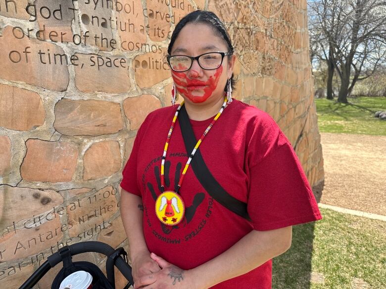 A woman in a red shirt. 