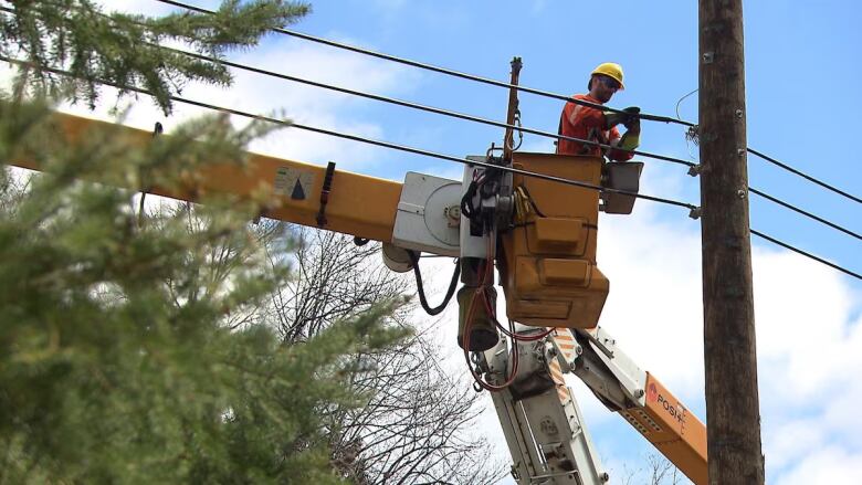 Hydro-Qubec worker