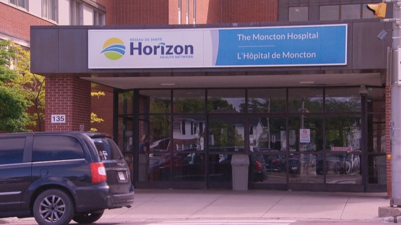 The outside of a hospital with a sign that says 