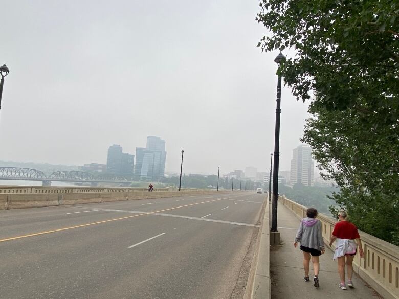 Saskatoon residents woke up Monday to hot, smoky conditions. The smoke and heat are expected to ease later in the week.