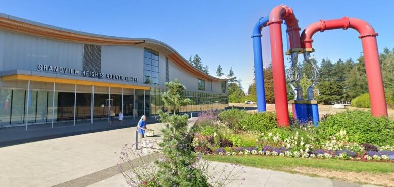 A large building reads 'Grandview Heights Aquatic Centre', with a statue of pipes dispensing deer.