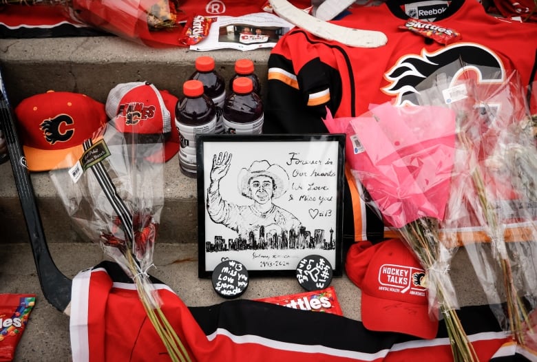 Memorabilia adorn concrete steps. 