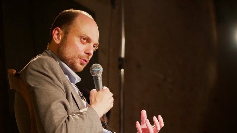 Vladimir Kara-Murza, who was released as part of a prisoner exchange between the west and Russia, spoke to a few hundred from Berlin's Russian community  on Sept.3 about life in a maximum security prison, and his hopes for Russia's future. 