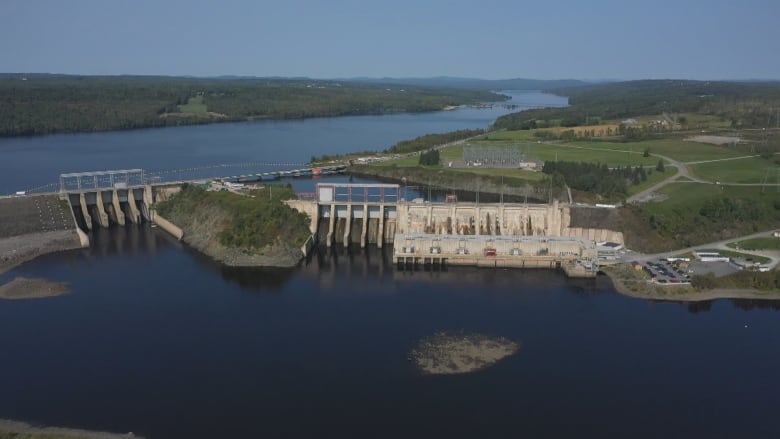 Mactaquac dam and headpond