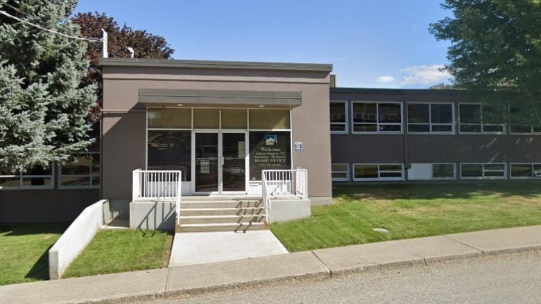 An office building that says welcome School District 73 Kamloops/Thompson Board Office