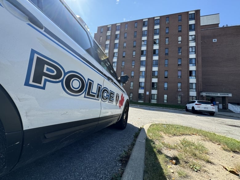 windsor police cruiser parked with the Glengarry apartment building in the background