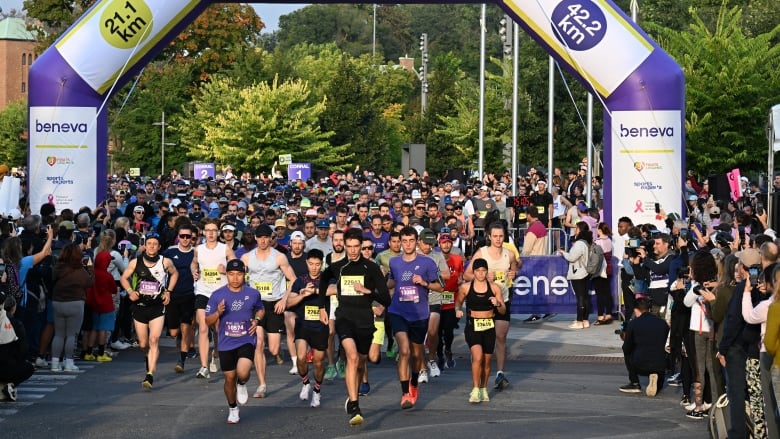 Marathon runners at the starting line begin their race.