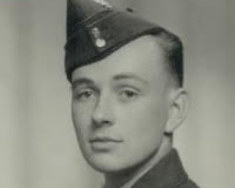 Photo of William Vernon Rattee in uniform during the second world war. 