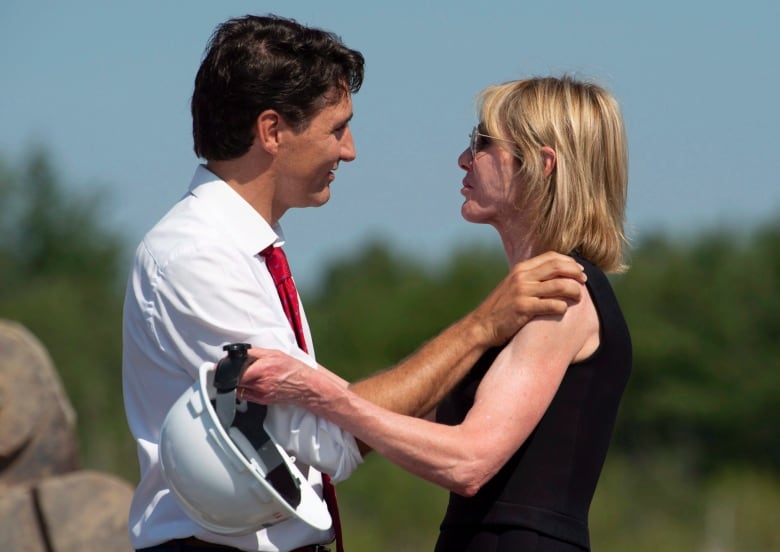 Prime Minister Justin Trudeau speaks with US Ambassador to Canada Kelly Craft following a ground breaking ceremony for a distribution centre in Ottawa, Monday August 20, 2018.