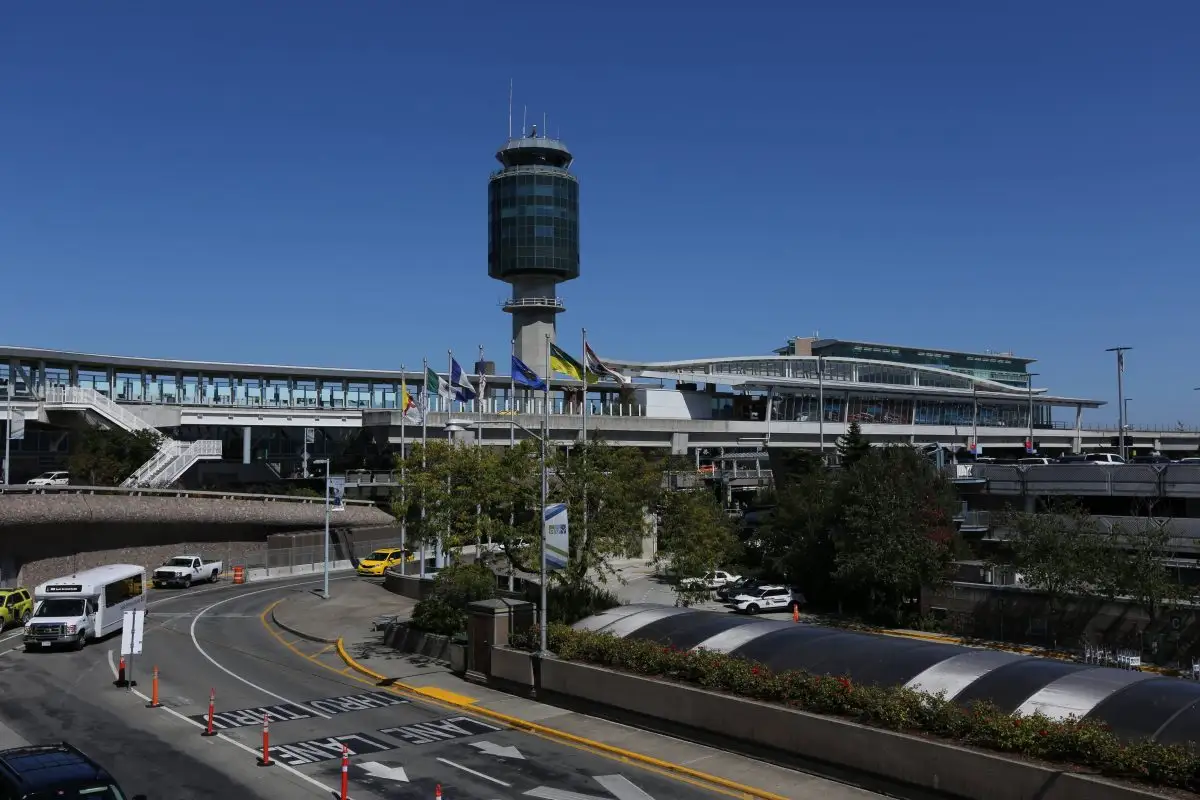 Canadian pilots raise concerns over air traffic controller staffing after fatal LaGuardia crash